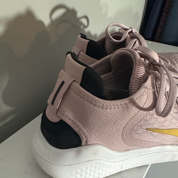 Nike Women's free rn Mauve and Gold Athletic Shoes - Picture 3 of 8